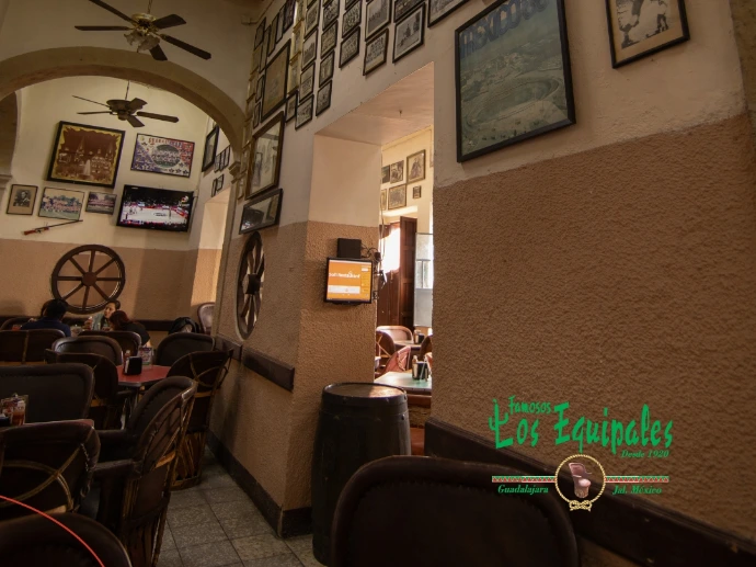 Los Famosos Equipales La Nalga Alegre Cantina Tradicional Centro de Guadalajara